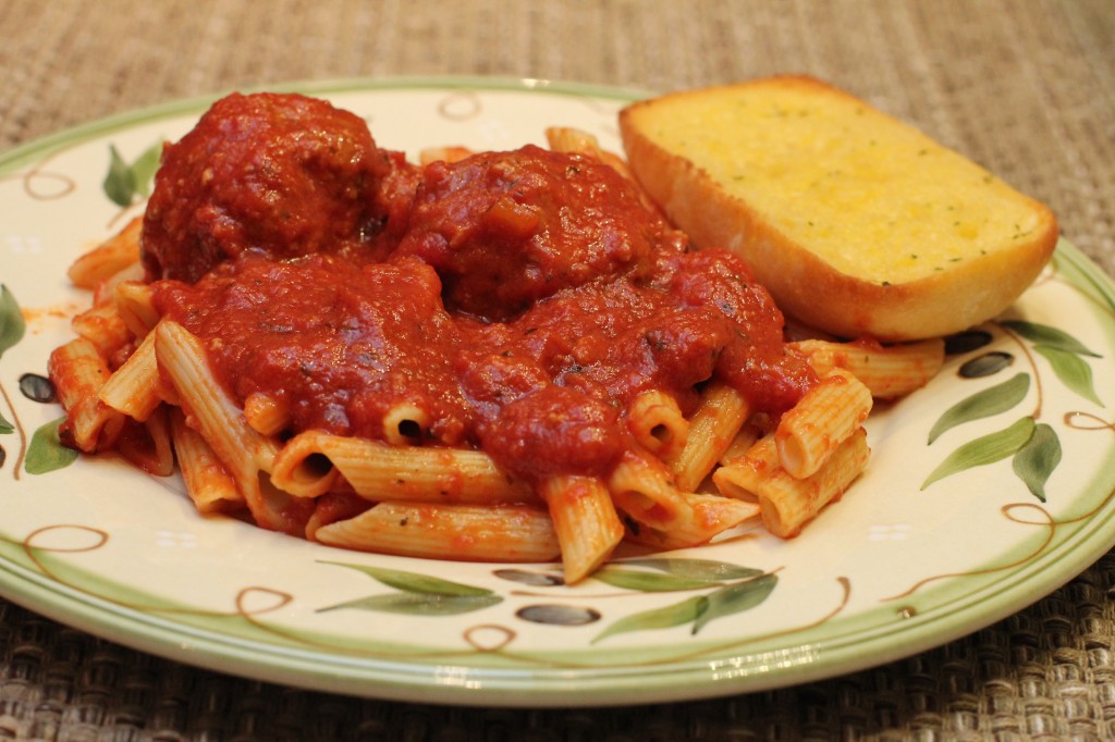 Lauras Sauce with Meatballs 048